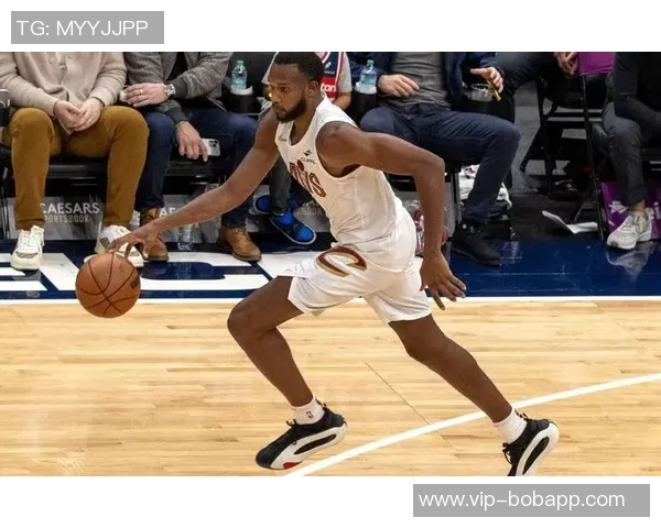 莫布里首节火力全开6投4中狂砍12分并罚球6中4助力球队领先