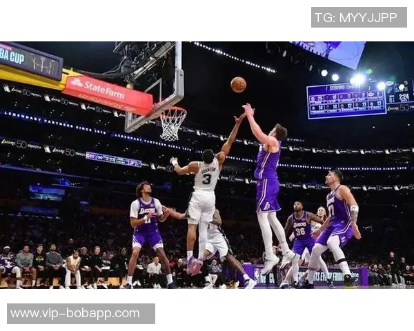 文班亚马两次对阵湖人六犯离场巧合引发热议 文班亚马两次对阵湖人六犯离场巧合引发热议