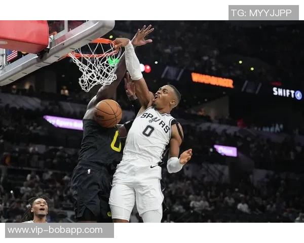 凯尔登约翰逊盛赞卡斯尔在关键时刻的表现为球队带来骄傲与信心